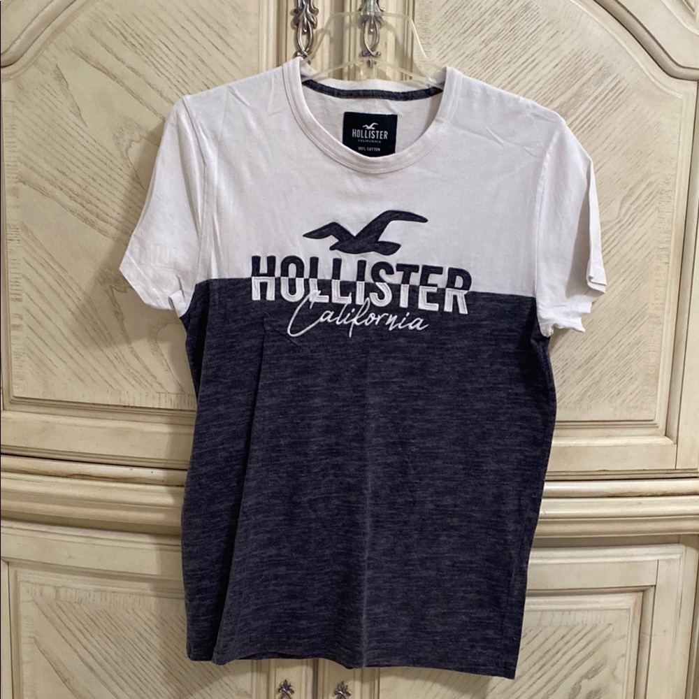 Hollister Men's Black and White T-Shirt